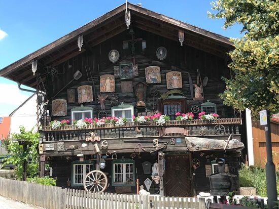 Und dann schon in Bad Füssing, ist das noch Kunst oder kann das weg????