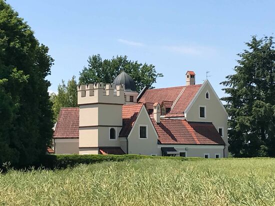 Und das ist ja wohl ein Fehlgriff, schön ist auf jeden Fall anders.