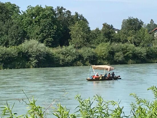 Floße auf der Salzach.