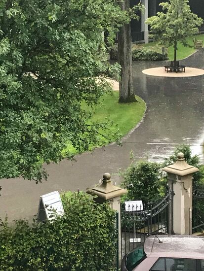 So sehe es heute Morgen vor dem Hotel aus