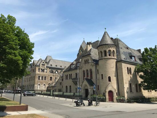 Preußisches Regierungsgebäude.