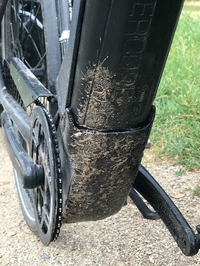 Immer noch erheblicher Dreck am Fahrrad, aber Saubermachen lohnt sich nicht, weil es immer wieder durch Schlammbedeckte Wege geht. Hier hat es gestern wohl auch richtig geschüttet.