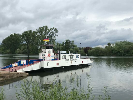 An der Fähre auch nichts los heute, obwohl Samstag ist. Aber lass mal morgen die Sonne rauskommen.