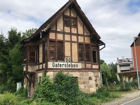 Verlassenes Wärterhäuschen.
