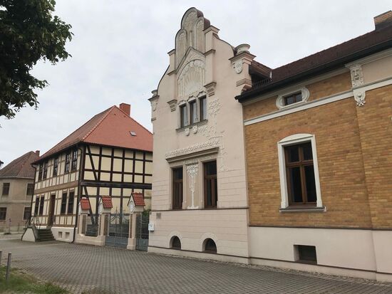 Und direkt daneben die historische Likörfabrik, da hatte es der Herr Pastor nicht weit.
