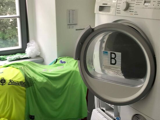 Es ist noch früh, deshalb schnell Wäsche waschen.