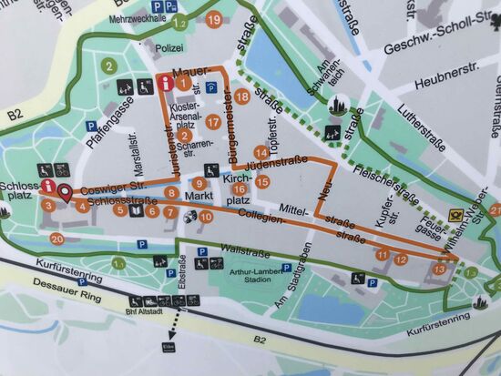 In orange der Weg, den ich am Pausentag gegangen bin, gestartet an der Jugendherberge (Nr.3) Diese Bilder sind ohne Kommentar von mir versehen, habe die Schilder dazu fotografiert.