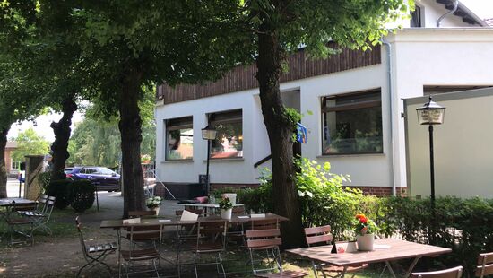 Und am Ende erreiche och Brück, einen Ort mit einem Eiscafé&amp;Hotel, das heute ab 17:00 leider zu hat, aber für ein paar Bier reicht die Zeit.