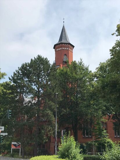 Eine Jugendfreizeit-Einrichtung im ehemaligen Rathaus Wannsee