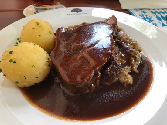 Natürlich auch mit Essen und Trinken.
Und dies ist nun wirklich der letzte Bericht dieser Reise! DANKE für eure Begleitung, bis zum nächsten mal.