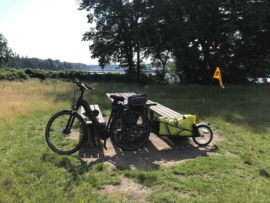 Kurze Rast, ein paar Wanderfreunde werden die Stelle kennen.