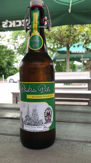 Das Zielbier habe ich mir verdient, und dann werden schnell die Schirme eingeklappt, es gibt eine Unwetterwarnung