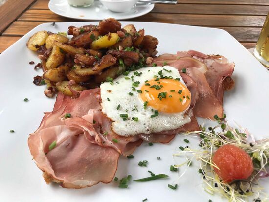 ......und Abendessen.
Das war es für heute, gute Nacht!