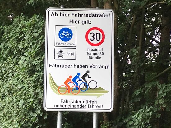 Radfahren kann so einfach sein, leider gibt es in D davon noch viel zu wenig.