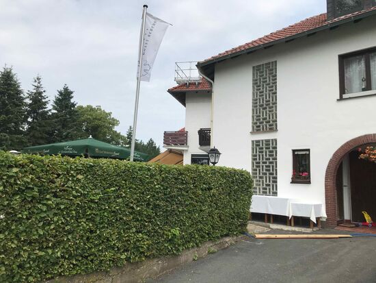 Der Hoteleingang, endlich da