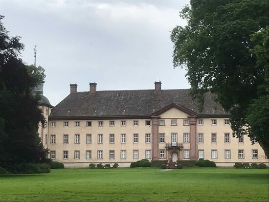 Schloss Corvey von der Seite, keiner passt auf, also fotografiere ich
