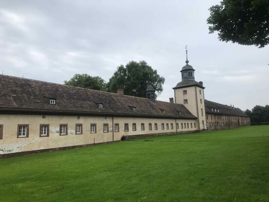 Ein riesengroßes Schloss.