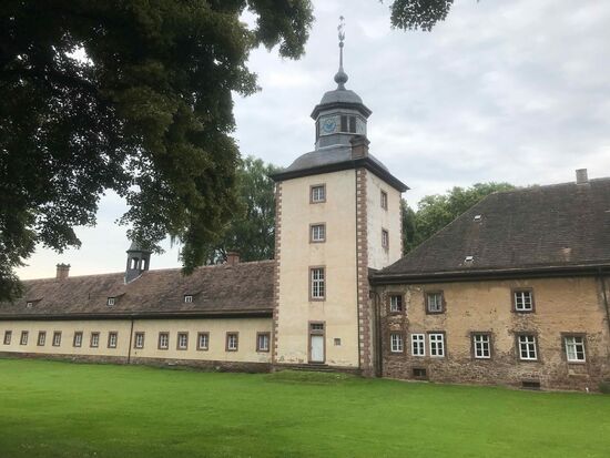 Kurz hinter Höxter das UNESCO Weltkulturerbe Schloss Corvey.