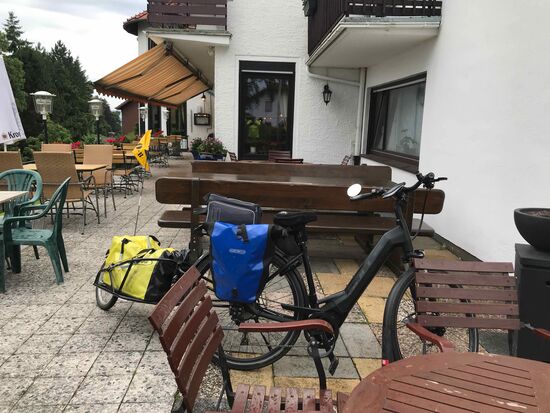 Abfahrbereit, der erste Regen ist durch. Mal schauen wie weit ich trocken komme.