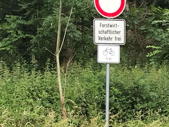 ....aber im letzten Jahr haben mich solche Schilder einige km Umweg gekostet, also lasse ich es sein