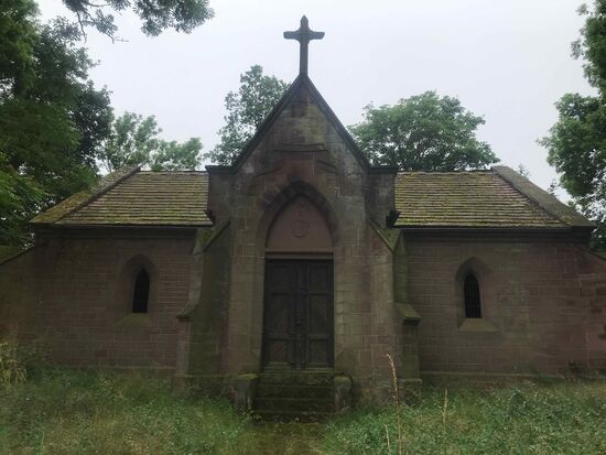 Ein Mausoleum, leider für Besucher gesperrt.