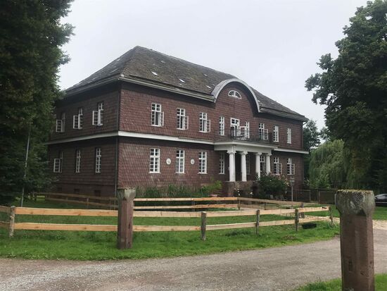 Riesengroße Gutshöfe in kleinen Dörfern, hier in Deensen.