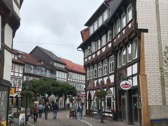 Aber gegenüber geht es in die Altstadt...