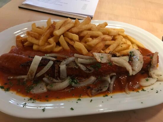 Und eine zünftige Currywurst.