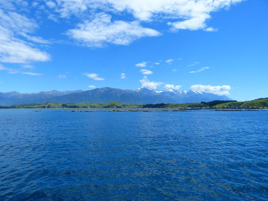 Panorama der Seaward Kaikoura Range mit Mt Manakau vom Meer aus (vor der Küste von Kaikoura)