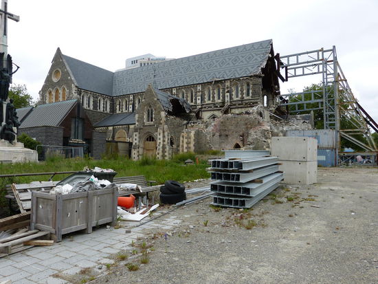 Die trotz Bauarbeiten immer noch arg zerstörte Kathedrale....