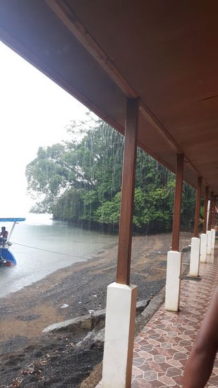 Wenn man sich früh morgens in die feucht-kalten Taucherklamotten gezwängt hat ... kann das mit dem Wasser doch losgehen, oder?