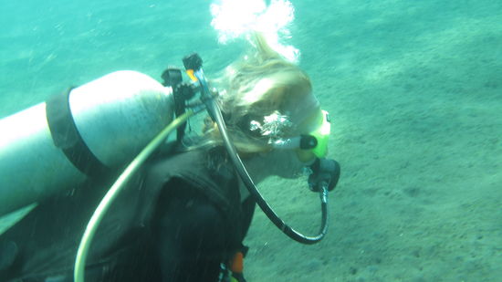 Ines: tauchen gut ... Hauptsache: ich hab die Haare schön!