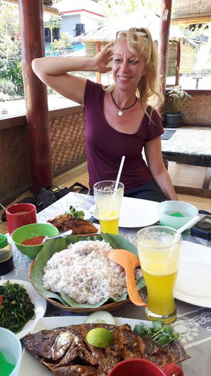 Mittagspause mit Ikan und Ayam.