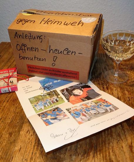 ist schon so etwas wie ein erster Eintrag. Die Überlebensbox von meinen Sambistas!. Ich hab mich riesig gefreut.