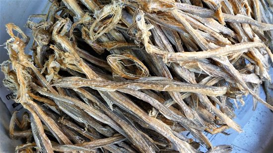 oder weniger...   (getrocknete Schlange übrigens)