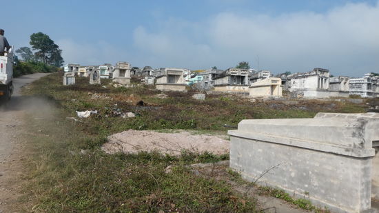 der chinesische Friedhof liegt direkt neben dem buddhistischen