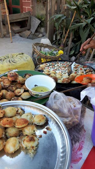 2 halbe Küchlein werden zusammengeklappt. Dieses Mal nicht die süsse Variante, sondern die scharfe