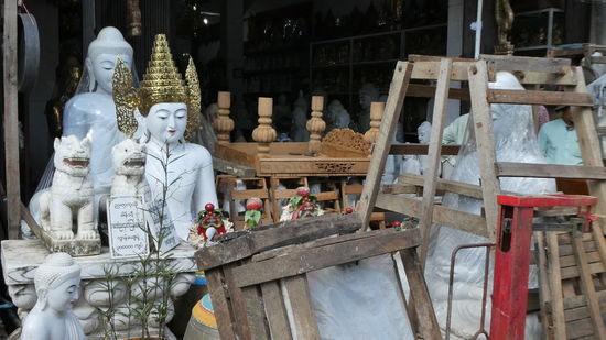 und Buddha Werkstätten