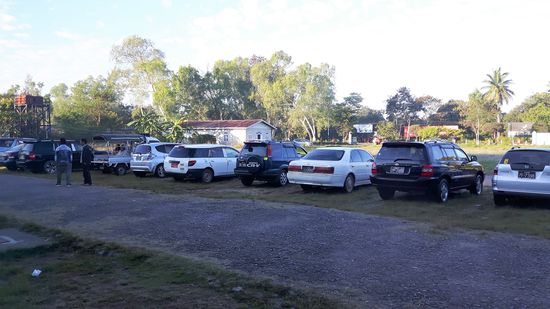 der Flughafenparkplatz