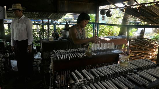 Kerzenherstellung - alles Handarbeit.