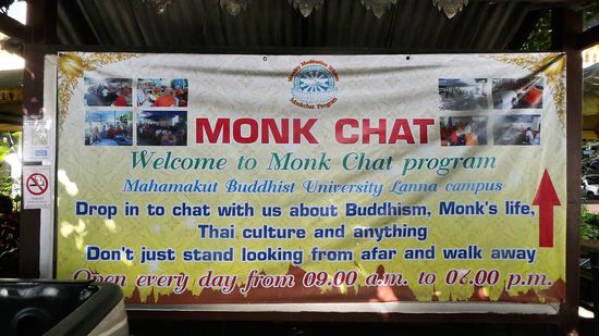 gesehen neben einem Tempel.