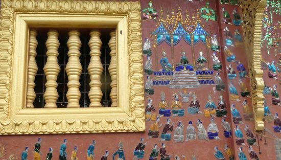 Hier viel Glasmosaik