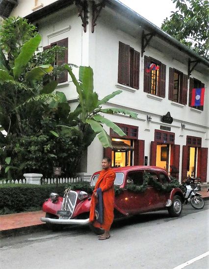 dieser findet das Auto wohl auch toll und läßt sich fotografieren