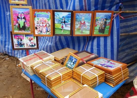 Die Bilder werden direkt ausgedruckt, und können samt Rahmen gekauft werden.