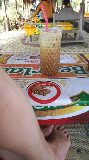 ... wenn die Tische bis ans Schienbein reichen...