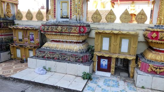 offensichtlich auch alte Grabstätten