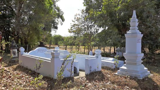 unterwegs sieht man immer wieder mal kleine Grabstätten, mehr oder weniger gut erhalten