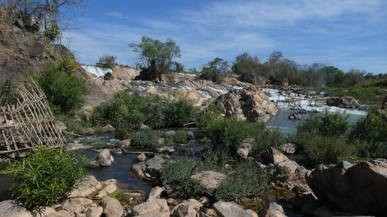da stehen häufig die Fischer und angeln, ganz schön gefährlich, die Strömung hat es in sich.