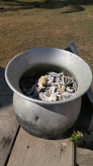 manche Urnen stehen einfach rum