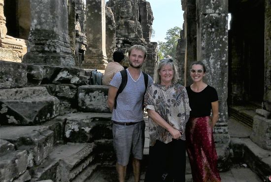 die beiden haben ich in Angkor zum 4 Mal getroffen. Zum ersten Mal in Myanmar auf dieser schrecklichen Nachtbusfahrt, dann an der Grenze Thailand Laos, in Luang Prabang und jetzt hier. "Banana pancaketrail" nennt sich die Strecke.